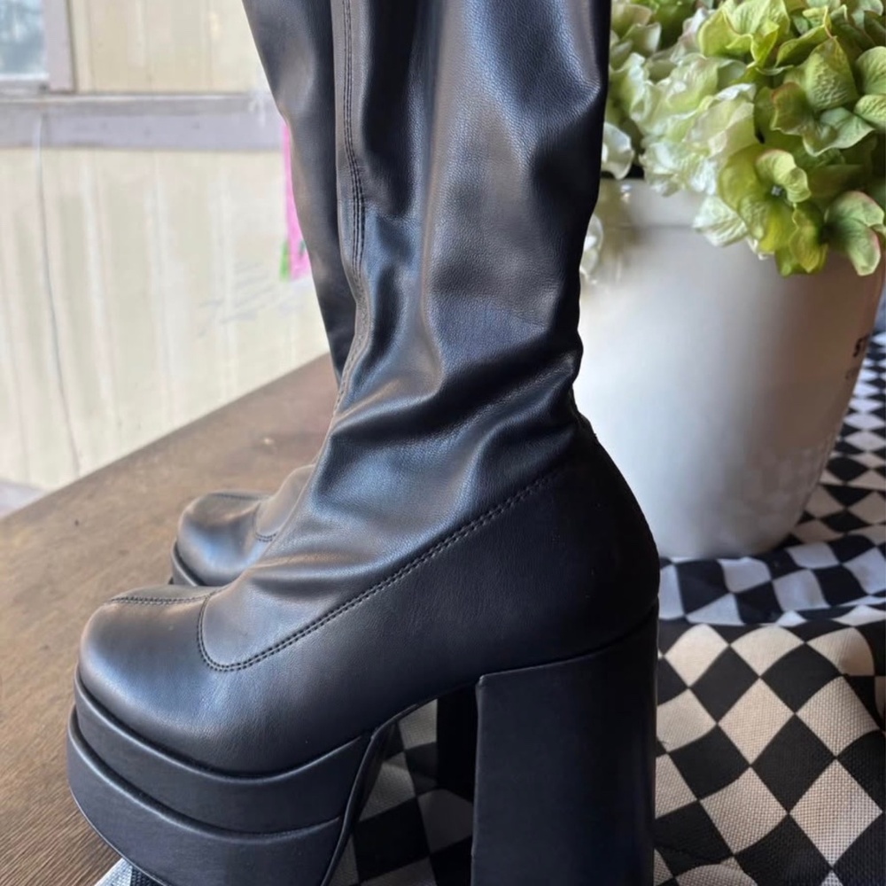 Platform boot size 8